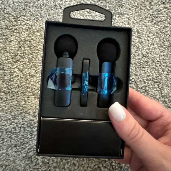 Wireless Microphones ๐ค for iPhone - Picture 2 of 8